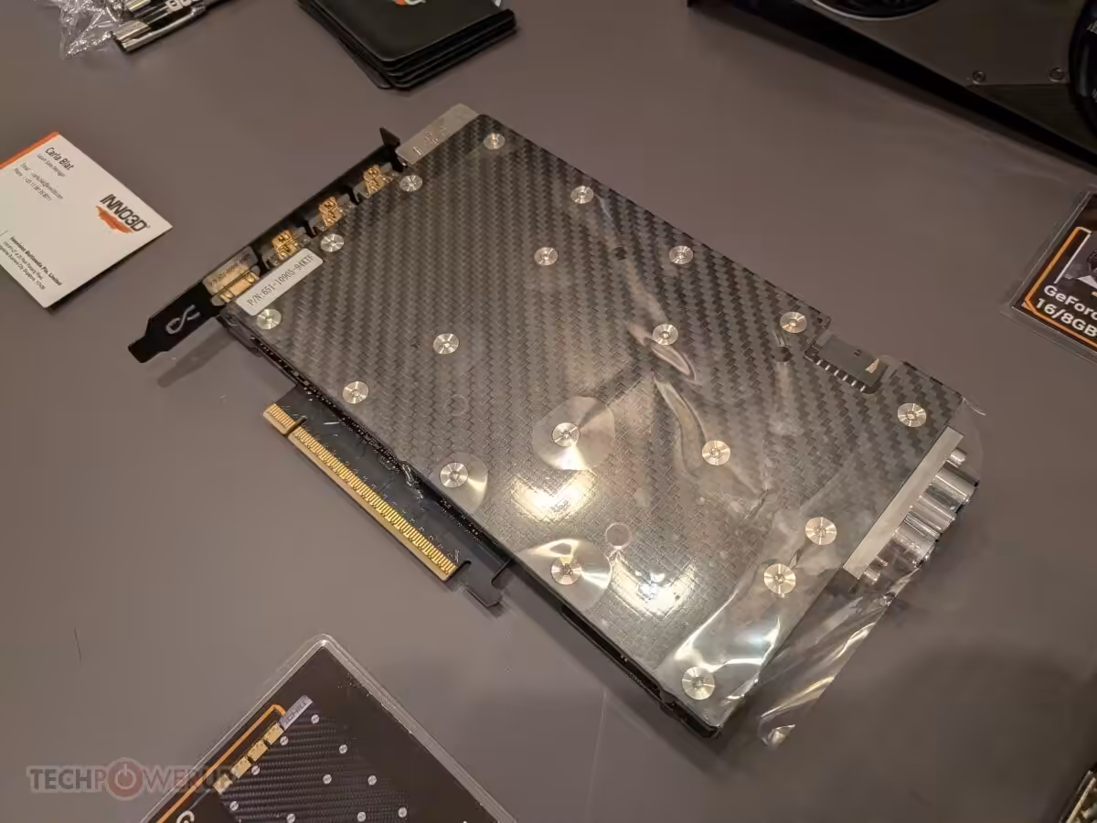 Inno3D RTX 5090/5080 Frostbite : waterblocks Alphacool, ports décalés et OC 22 Carte graphique Inno3D RTX 5090/5080 Frostbite avec waterblock Alphacool