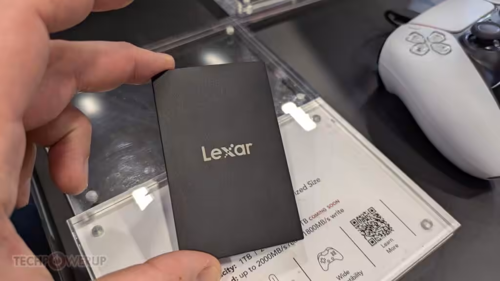Lexar CES 2026 : microSD 2 To UHS‑I, SSD PCIe 4.0 à 7400 MB/s et initiative AI Storage 4 Disque dur externe Lexar noir compact