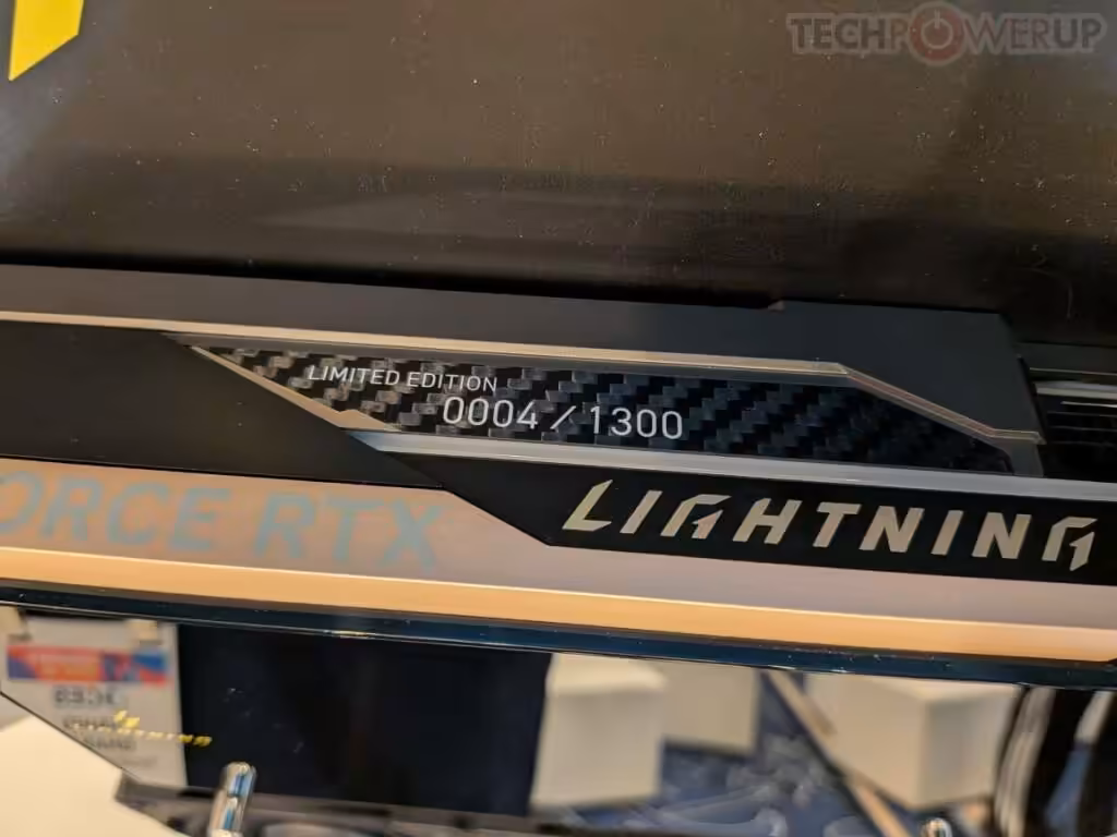 Édition limitée MSI RTX 5090 Lightning Z numérotée 0004/1300.