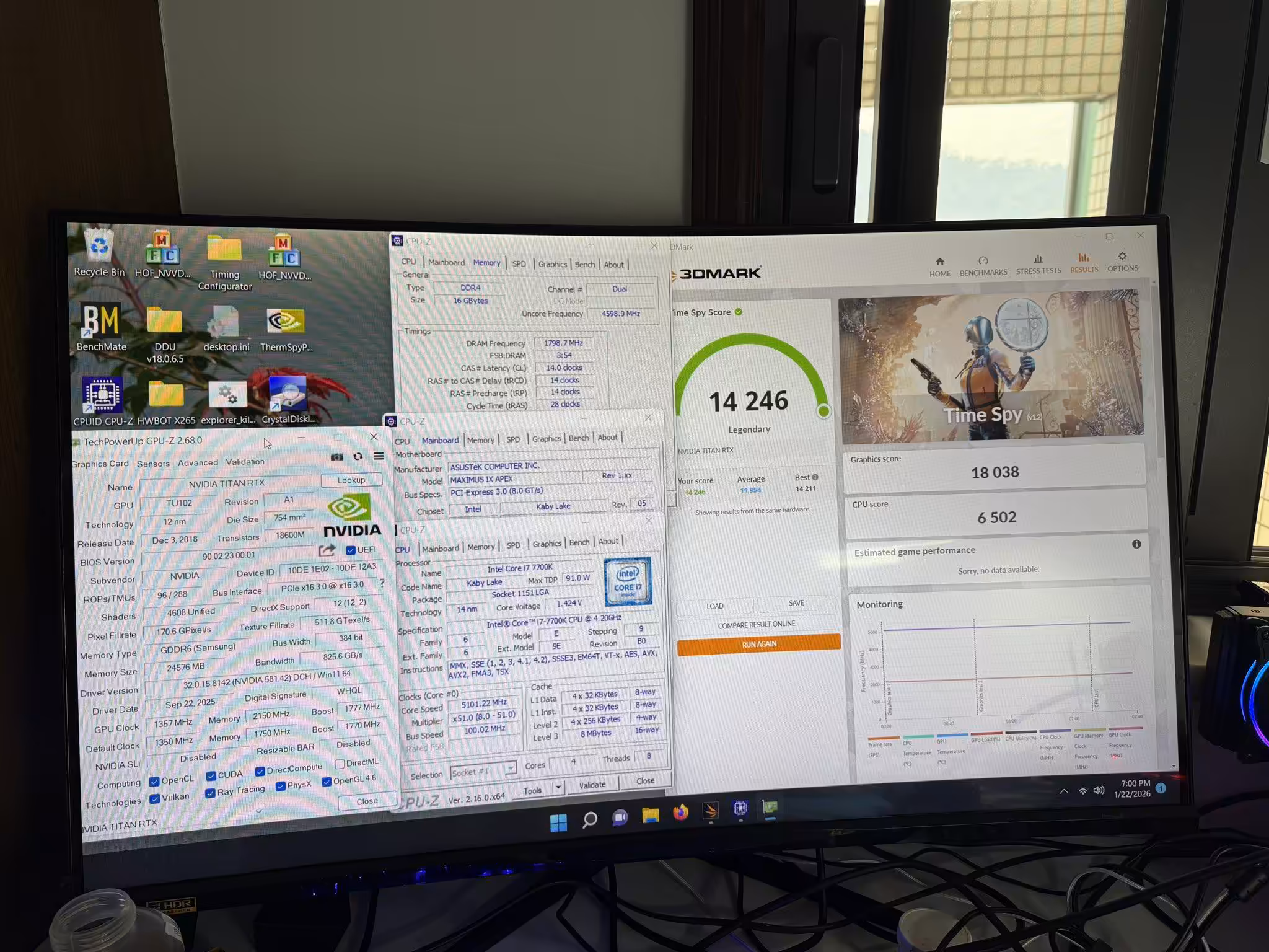 TITAN RTX moddé sur PCB RTX 2080 Ti HOF, 900 W et 24 Go GDDR6 4 Écran affichant des benchmarks et spécifications système, fourre-tout d'informations techniques