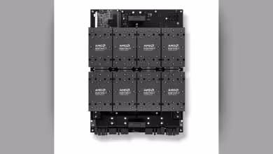 Carte AMD Instinct MI355X avec design frontal et multiples modules graphiques