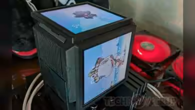 Refroidisseur CPU Bitspower avec écran affichant une animation sur fond bleu