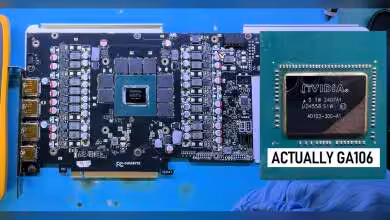 Carte mère d'une RTX 4080 exposée avec contraste fort et éclairage net