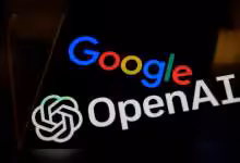 Logo coloré de Google à côté du logo d'OpenAI sur fond sombre.