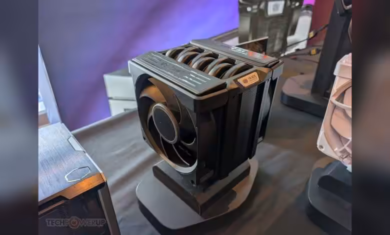 Le Cooler Master Hyper 812 ressuscite au CES 2026, V8 Ace 3DHP et nouveaux ventilateurs 1 Ventirad Cooler Master V8 avec design compact et ventilateur central puissant.