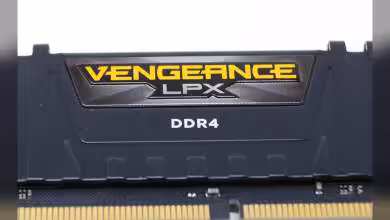 Barre de RAM Corsair Vengeance LPX DDR4 avec logo visible
