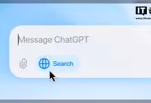 Interface de messagerie avec fonction de recherche, fond bleu clair, icône globe terrestre affichée.