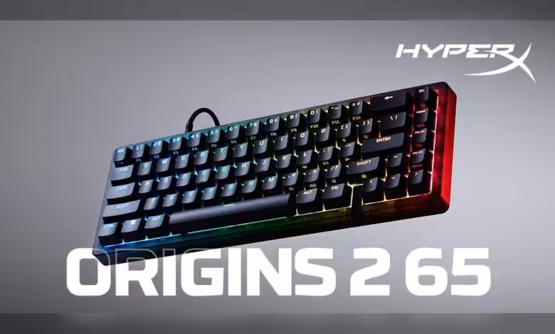 HyperX au CES 2026 : quatre claviers 65 % et 95 %, Hall, mécaniques et membrane 1 Clavier HyperX Origins 2 65 RGB avec câble en vue de dessus.