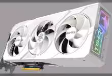 Vue latérale de la carte graphique INNO3D iCHILL X3 WHITE RTX 5070 avec trois ventilateurs.