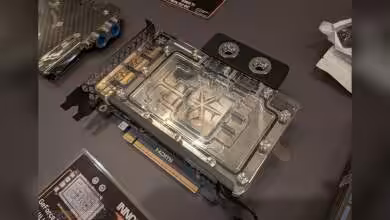 Inno3D RTX 5080 avec waterblock Alpha transparent, port HDMI visible