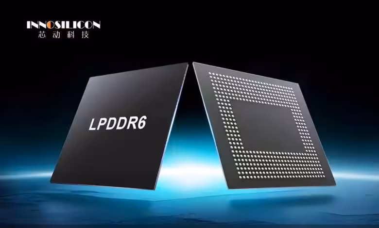 LPDDR6 Innosilicon atteint 14,4 Gbps et arrive chez un client majeur 1 Deux puces Innosilicon LPDDR6 en angle, fond dégradé sombre et bleu