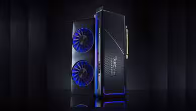 Carte graphique Intel Arc B770 avec design à double ventilateur et éclairage bleu.