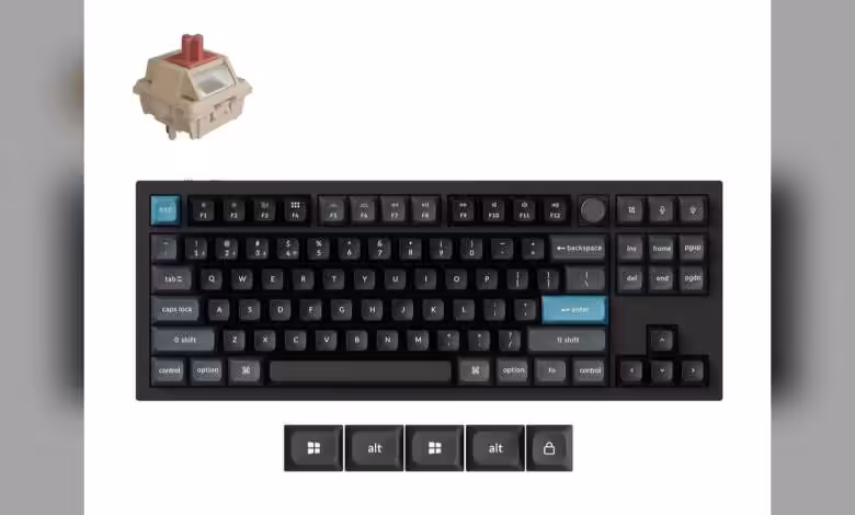 Keychron Q Ultra et V Ultra : claviers ZMK, 8 kHz et 660 h d’autonomie 1 Clavier mécanique Keychron avec touches personnalisées et switch visible en haut à gauche.