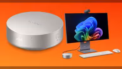 Lenovo Yoga Mini i avec écran et accessoires, fond orange vif, contraste fort