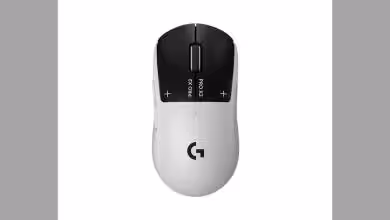 Vue de dessus de la souris Logitech Pro X2 avec logo bien visible