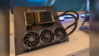 Carte graphique MSI RTX 5090 Lightning Z avec refroidisseur externe à trois ventilateurs.