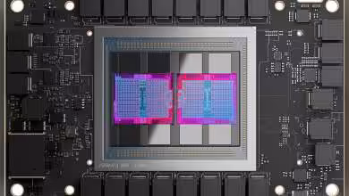 GPU AMD avec circuit intégré central, composants visibles.