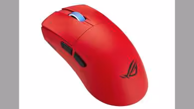 Souris ASUS ROG Harpe II Ace en rouge avec logo distinctif.