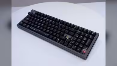 ASUS ROG Strix Morph 96 Wireless : clavier 96 % custom, gasket et hotswap 5 Clavier ASUS ROG Strix Morph 96 Wireless avec touches éclairées et design compact.