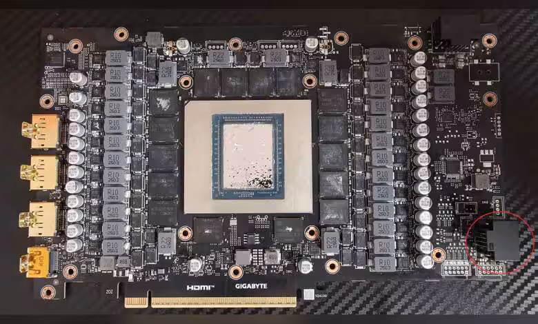 RTX 5090 : un moddeur ajoute un second 12V-2x6 à une GIGABYTE, équilibrage 6:4 1 RTX 5090 : un moddeur ajoute un second 12V-2x6 à une GIGABYTE, équilibrage 6:4