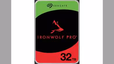 Disque dur Seagate IronWolf Pro 32 To, logo IronWolf, conçu pour NAS, boîtier rectangulaire.