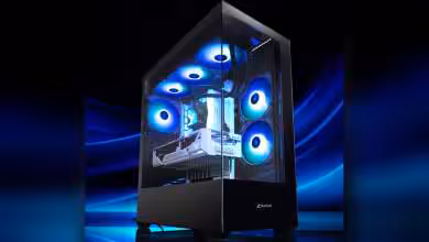 Boîtier Sharkoon SK6 ARGB illuminé en bleu, composants internes visibles.