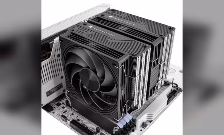 Thermalright Frost Tower 140 vise les AIO 240 mm avec un double bloc d’ailettes 1 Installation du Thermalright Frost Tower 140 sur une carte mère dans un boîtier.