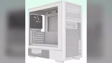 Boîtier Thermaltake Retro Series blanc en vue de profil.