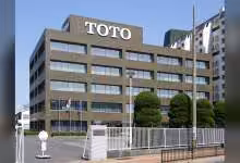 Siège social de TOTO avec logo en façade, bâtiment moderne