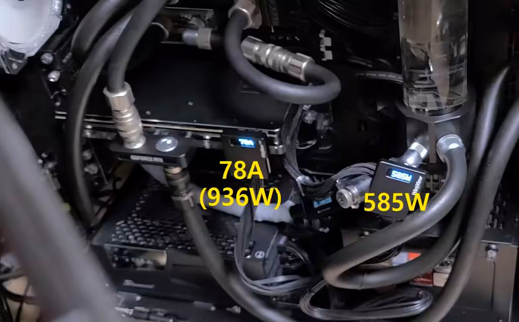 RTX 5090 : un moddeur ajoute un second 12V-2x6 à une GIGABYTE, équilibrage 6:4