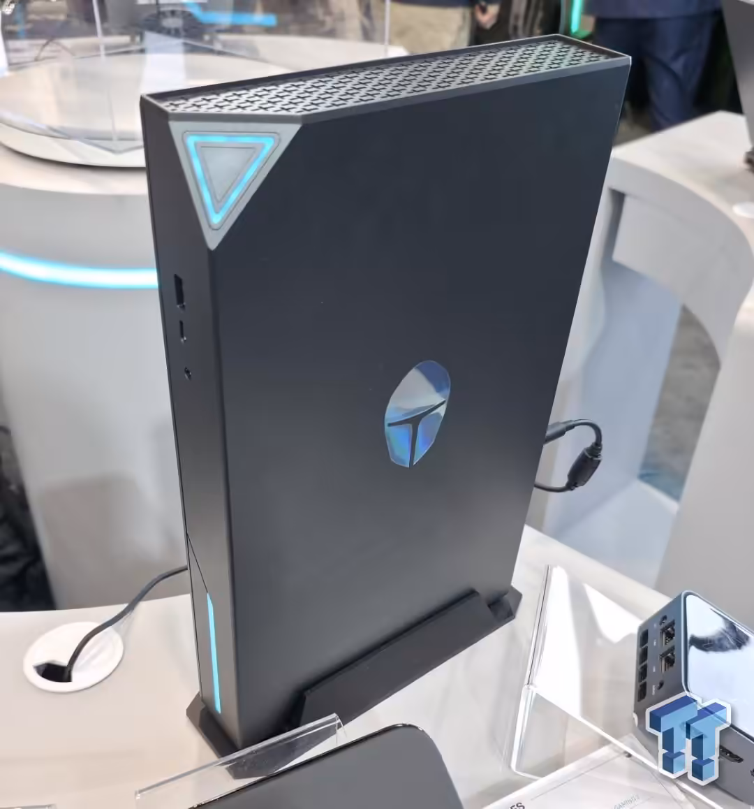 Mini PC noir Thor MIX GAMING 2 avec éclairage LED en coin gauche.