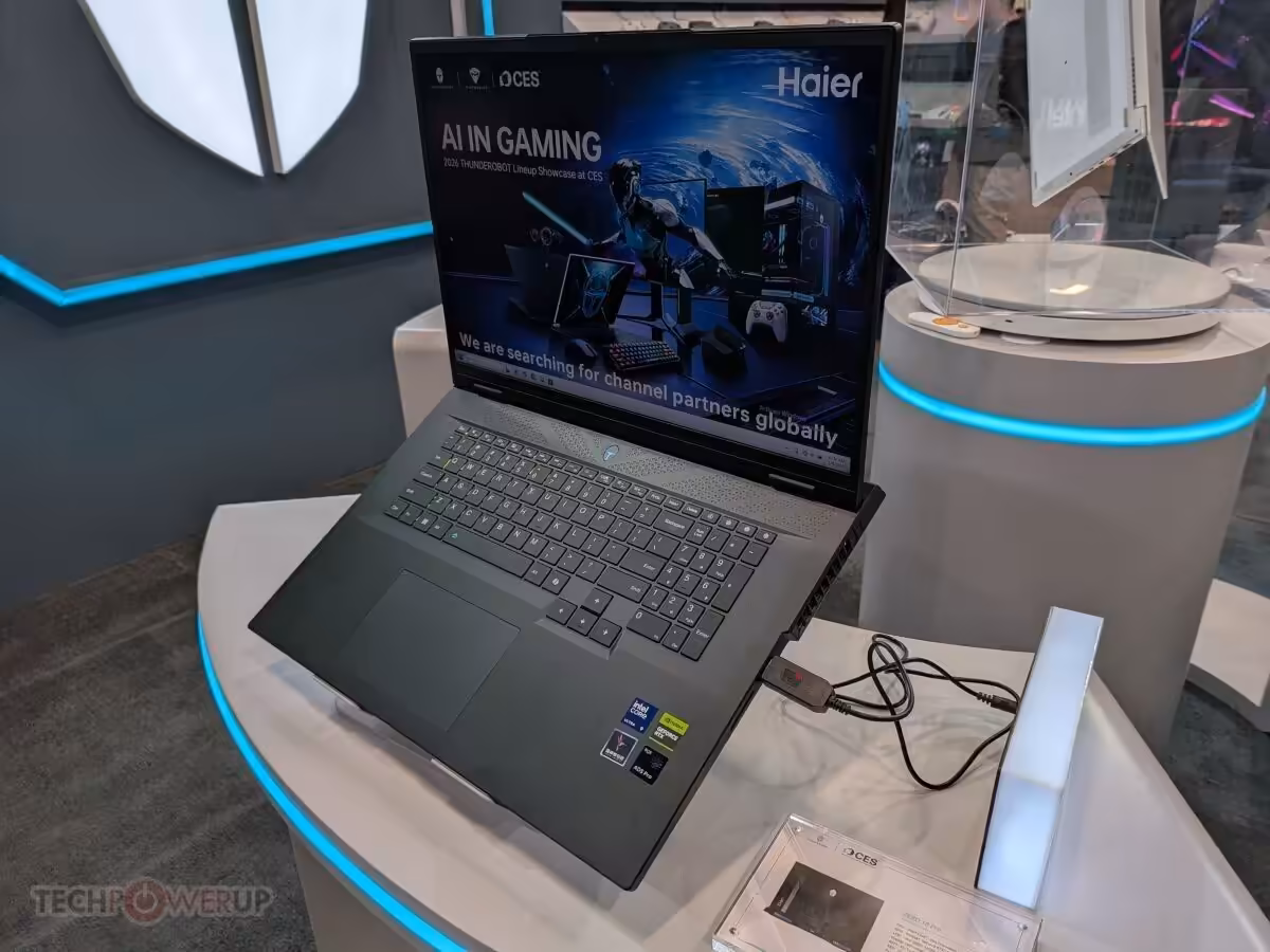 PC portable gaming Thunderobot avec branding Haier, clavier et écran en vue.