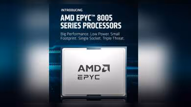 Processeur AMD EPYC 8005 avec logo, fond sombre contrasté, couleurs brillantes