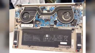 Composants internes ASUS Zenbook SORA 16 avec double ventilateur et carte mère visible