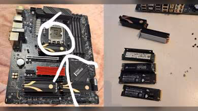 Carte mère Z690 avec plusieurs SSD M.2 installés, fond neutre, bon éclairage