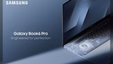 Galaxy Book6 Pro avec design épuré, éclairage contrasté, fond bleu sombre.