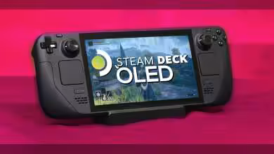 Photo du Steam Deck OLED sur fond rose vif, éclairage professionnel et contrastes marqués