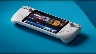 Steam Deck blanc sur fond bleu vif, interface visible, éclairage professionnel.