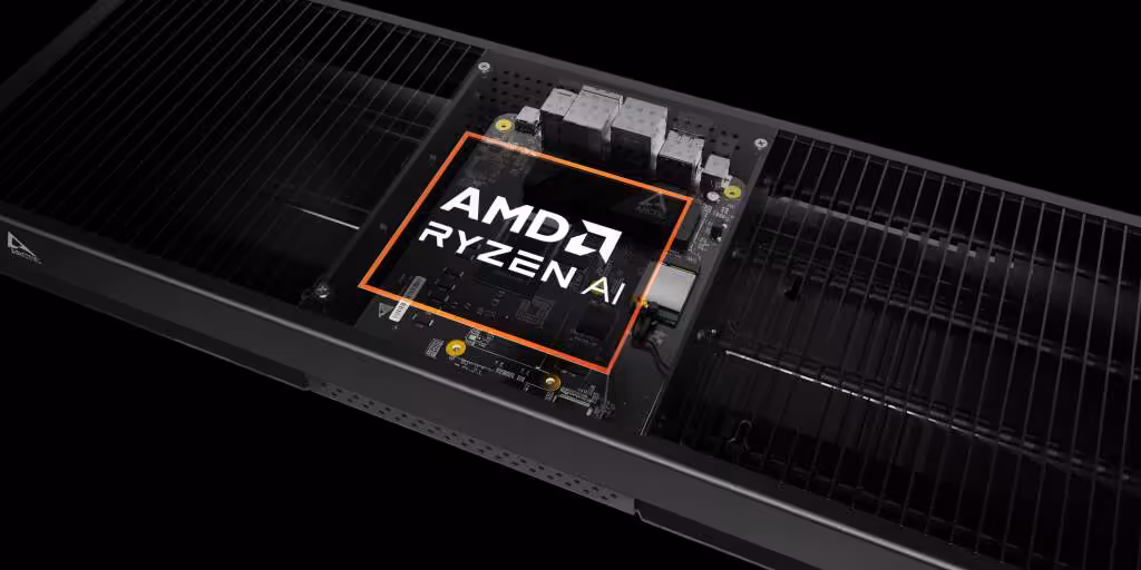 Gros plan de la carte mère ARCTIC Senza AI 370 avec puce AMD Ryzen AI visible.