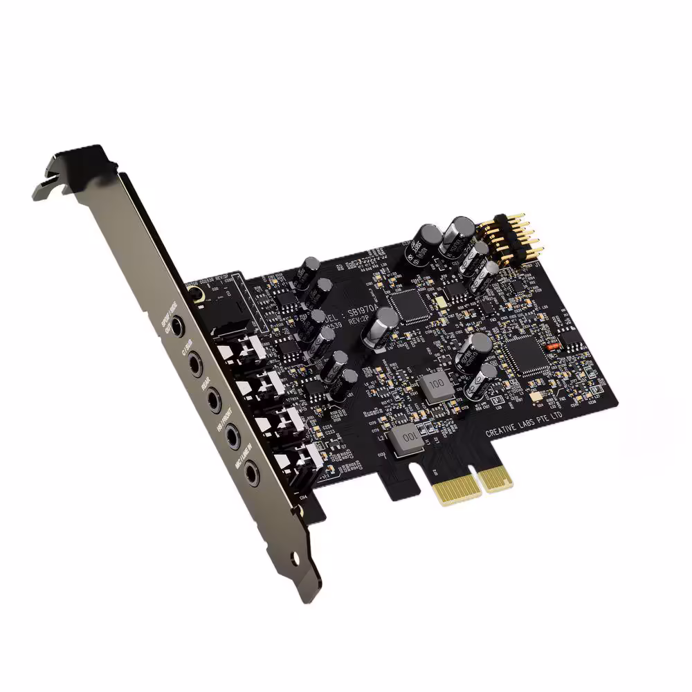 Sound Blaster Audigy FX Pro : nouvelle carte PCIe 32-bit/384 kHz, 7.1 et ampli casque à 69,99 € 5 Carte son PCIe composant noir, connecteurs dorés, vue oblique.