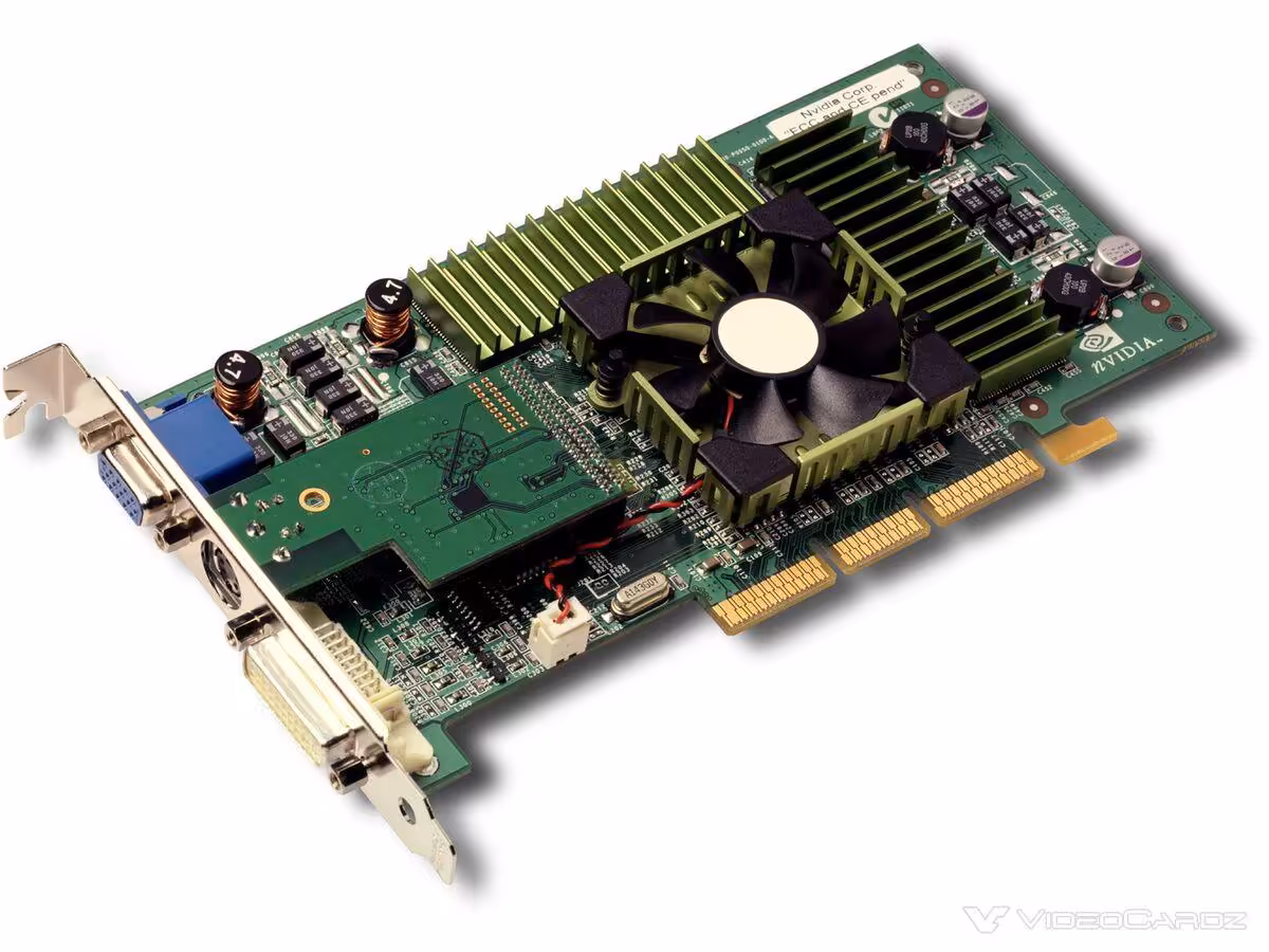 Vieille carte graphique NVIDIA en gros plan, fond blanc