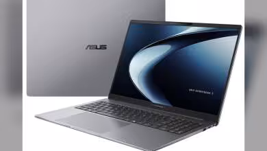 ASUS ExpertBook P5 G1 en gros plan avec logo ASUS visible sur le couvercle.