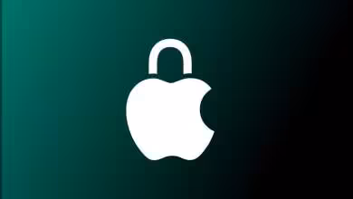 Logo Apple en forme de cadenas sur fond vert foncé