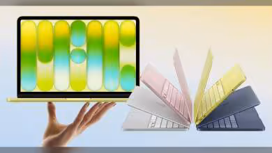 Ordinateur portable MacBook Neo en plusieurs couleurs vives, bien éclairé sur fond dégradé.