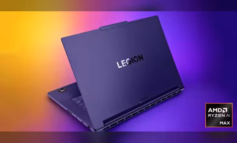 AMD Strix Halo chez Lenovo : Legion 7a et Yoga Pro 7a officialisés, N1X toujours absent 1 Ordinateur portable Lenovo Legion fermé, fond dégradé violet et jaune, logo AMD Ryzen AI Max.