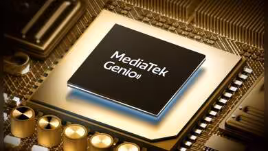 Puce MediaTek Genio sur circuit imprimé doré.