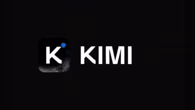 Logo de Moonshot AI Kimi sur fond noir avec un point bleu après la lettre "K".