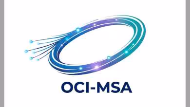 Logo OCI-MSA avec anneau bleu et fibre optique symbolisant la connectivité optique pour l'IA.