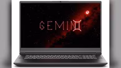 Ordinateur portable Tuxedo Gemini 17 avec affichage du logo Gemini lumineux