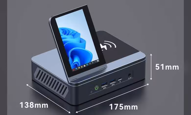 ViewDock G2 : mini‑PC AMD Ryzen avec écran vertical 4,5" et charge Qi 15 W 1 Mini-PC avec écran vertical Windows, fond gris foncé, dimensions visibles, bon contraste.